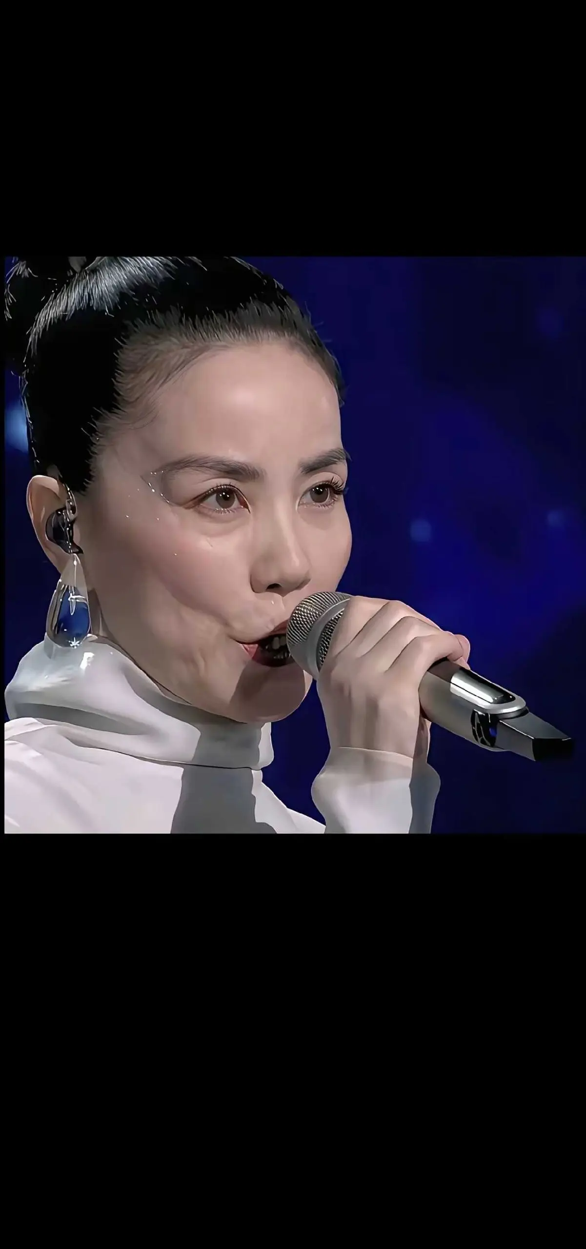 46岁的谢霆锋与57岁的王菲