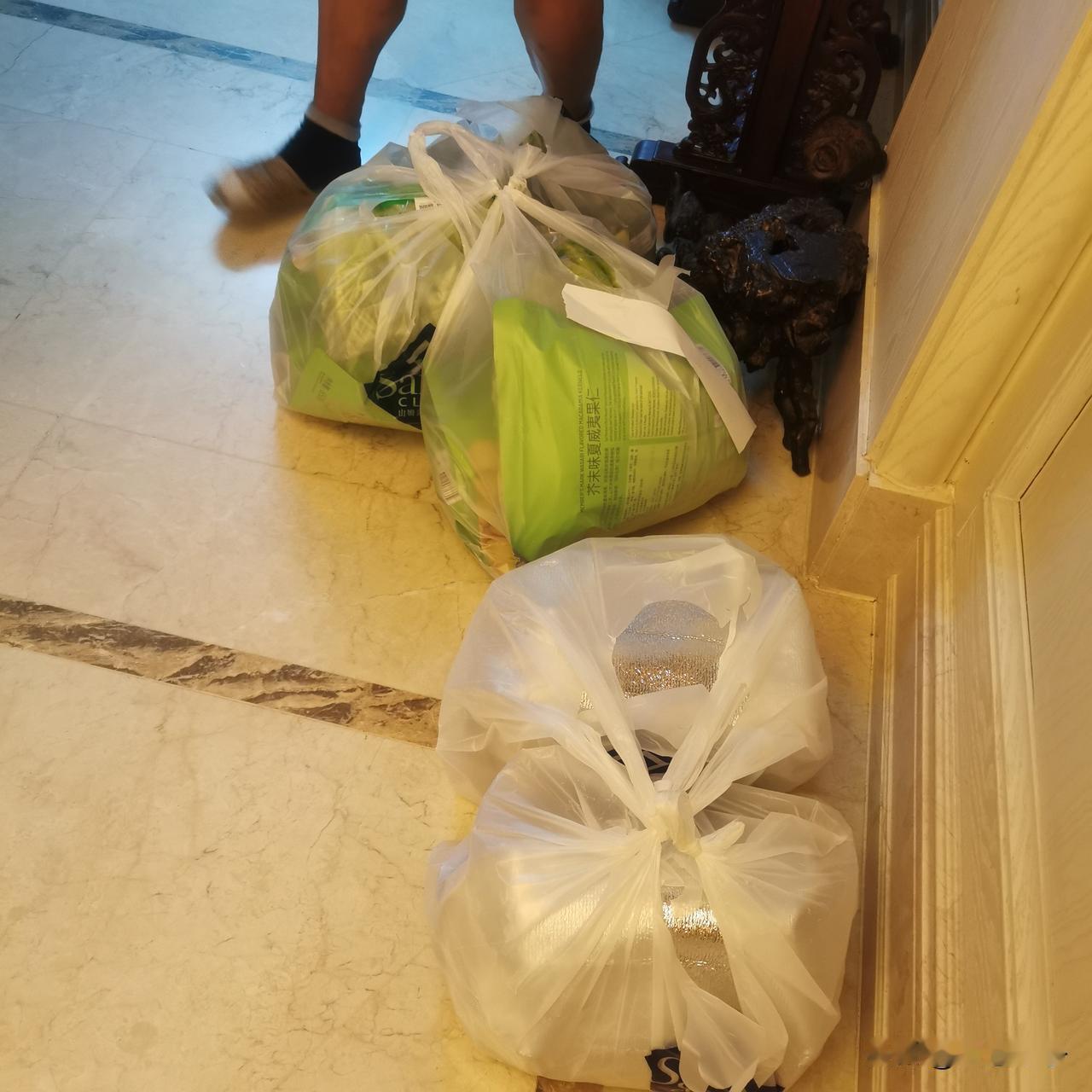 于心真的不忍！昨天在山姆平台上，网购800多块钱的食物。主要包括饮料，牛奶，