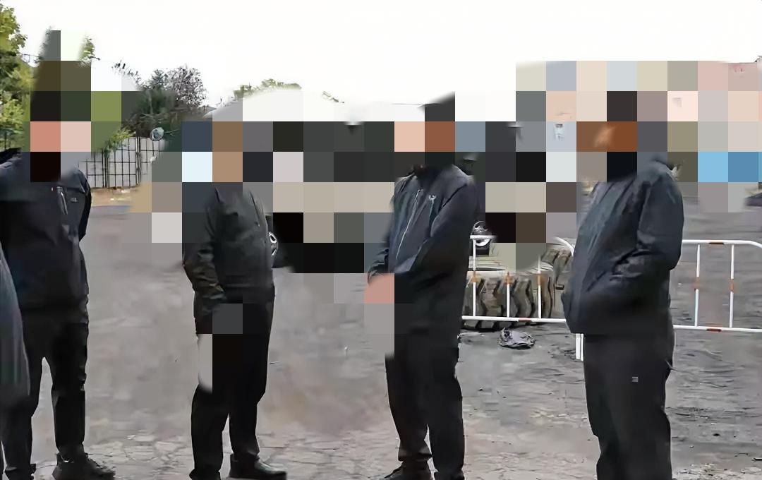 始祖鸟满街跑，没人认得出谁是领导。国资委一声令下，行政夹克+白衬衫，回来了。