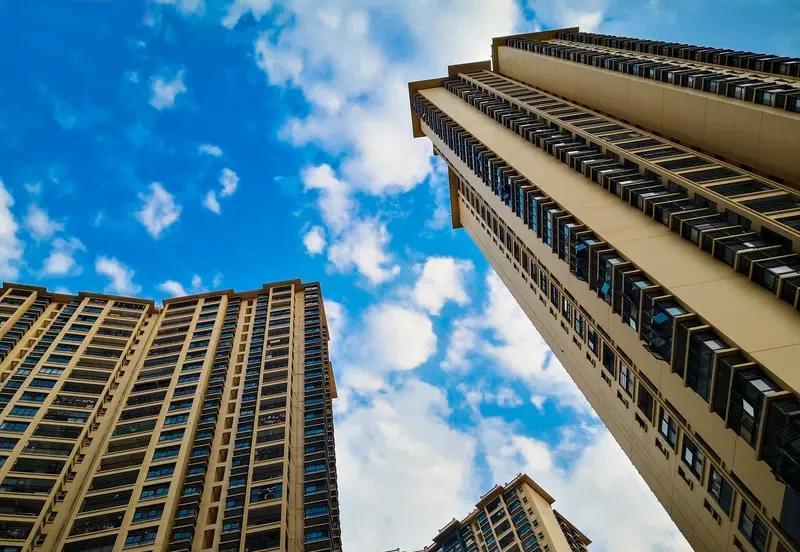 现在卖房的不着急，等着涨价；买房的也不着急，等着降价；急疯了的是中介，再不开单西