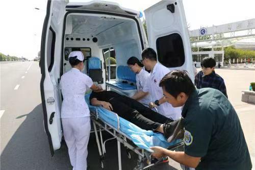 “想钱想疯了！”上海，一位年近八十的李老伯，在一个平常的早晨坐上了公交车，谁也没