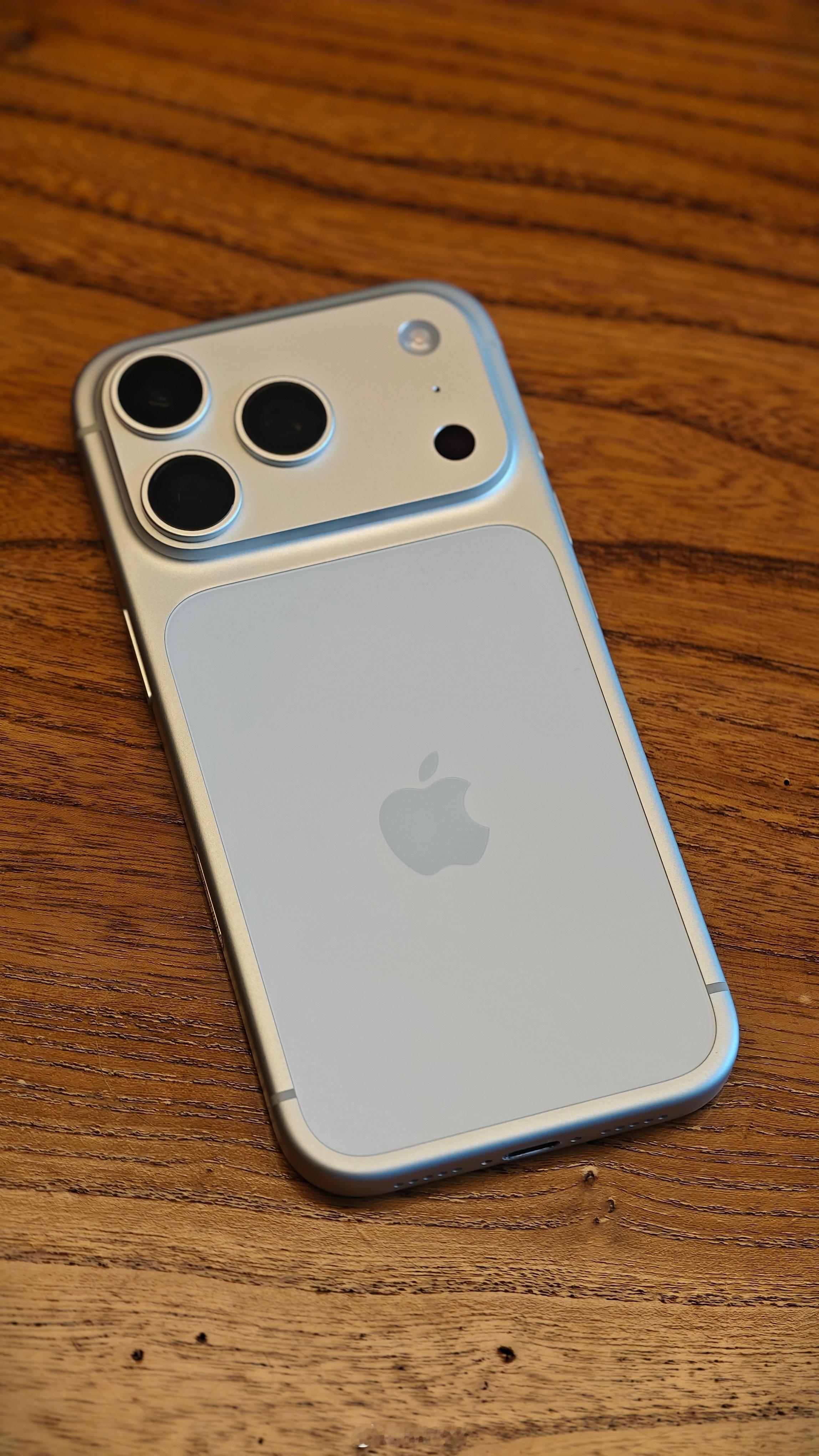 我这个闲置的iPhone17Pro准备卖了。但是我突发奇想，准备用两天这玩意