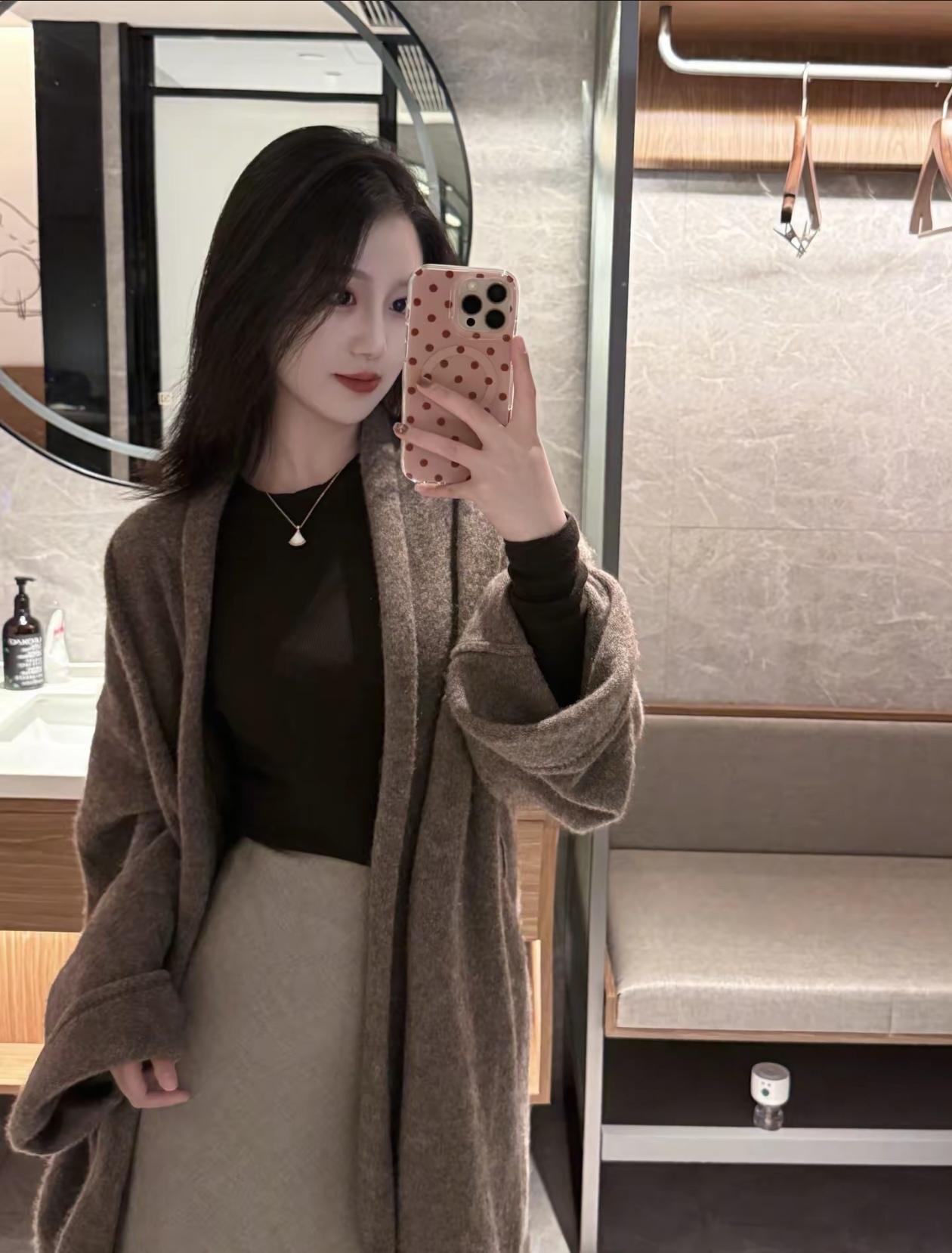 长裙，长款呢子大衣，奢华贵气