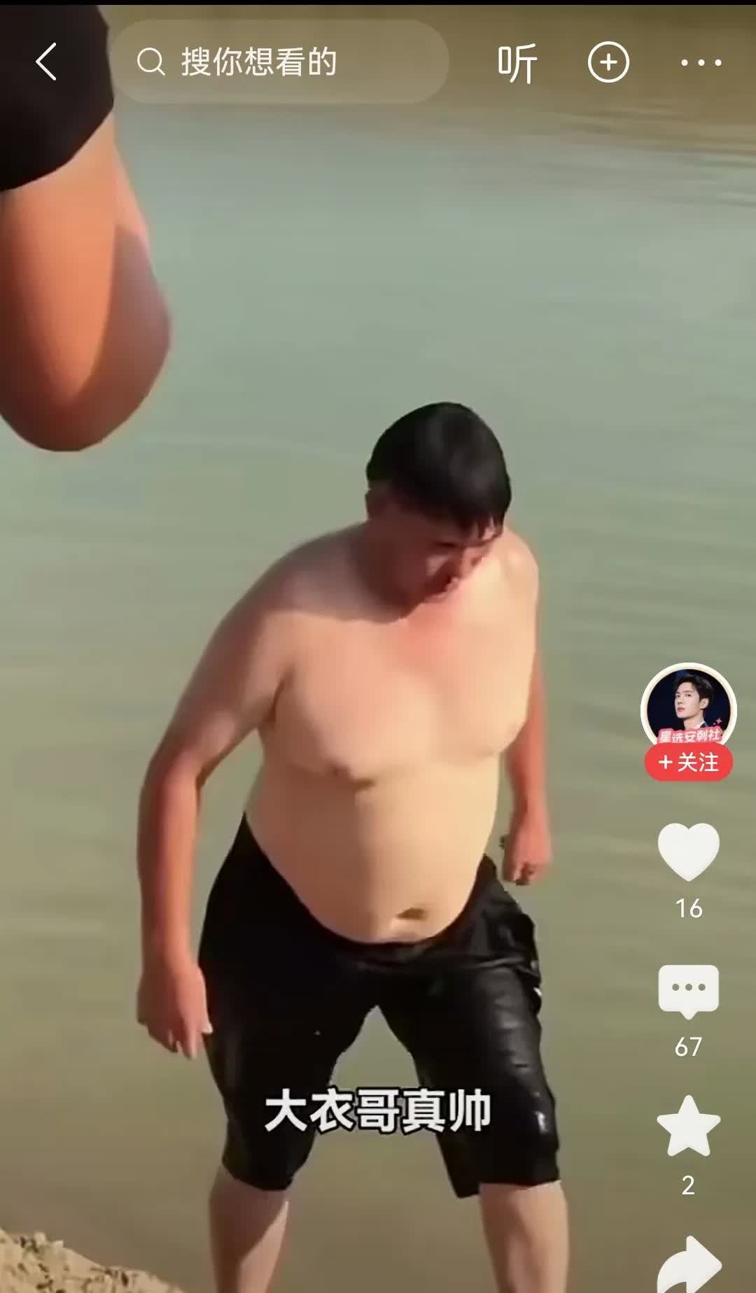 朱之文裸着上半身又在外面乱跑了！真够文明的了。他这样的德行象个“明星”吗？谁认识