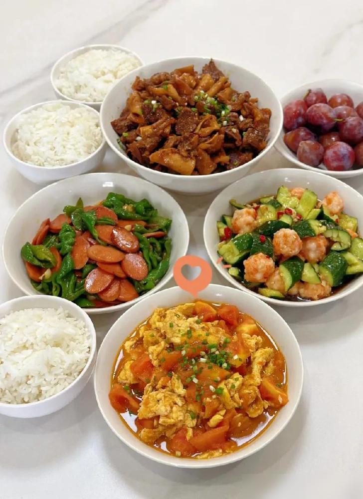 婆婆今天突然打电话让我们回去吃饭，小叔子也在家。我理解的大概就是，老人把省下