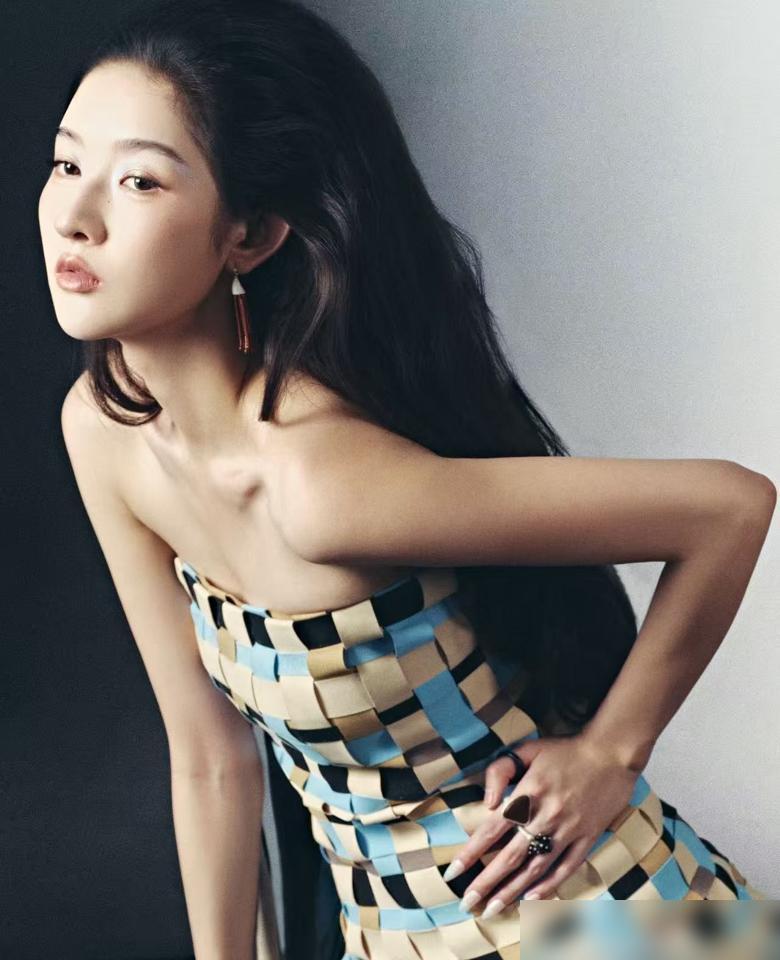 38岁杨玏和小十岁的王玉雯，五年情断了。早在2025年上半年就和平分了，到