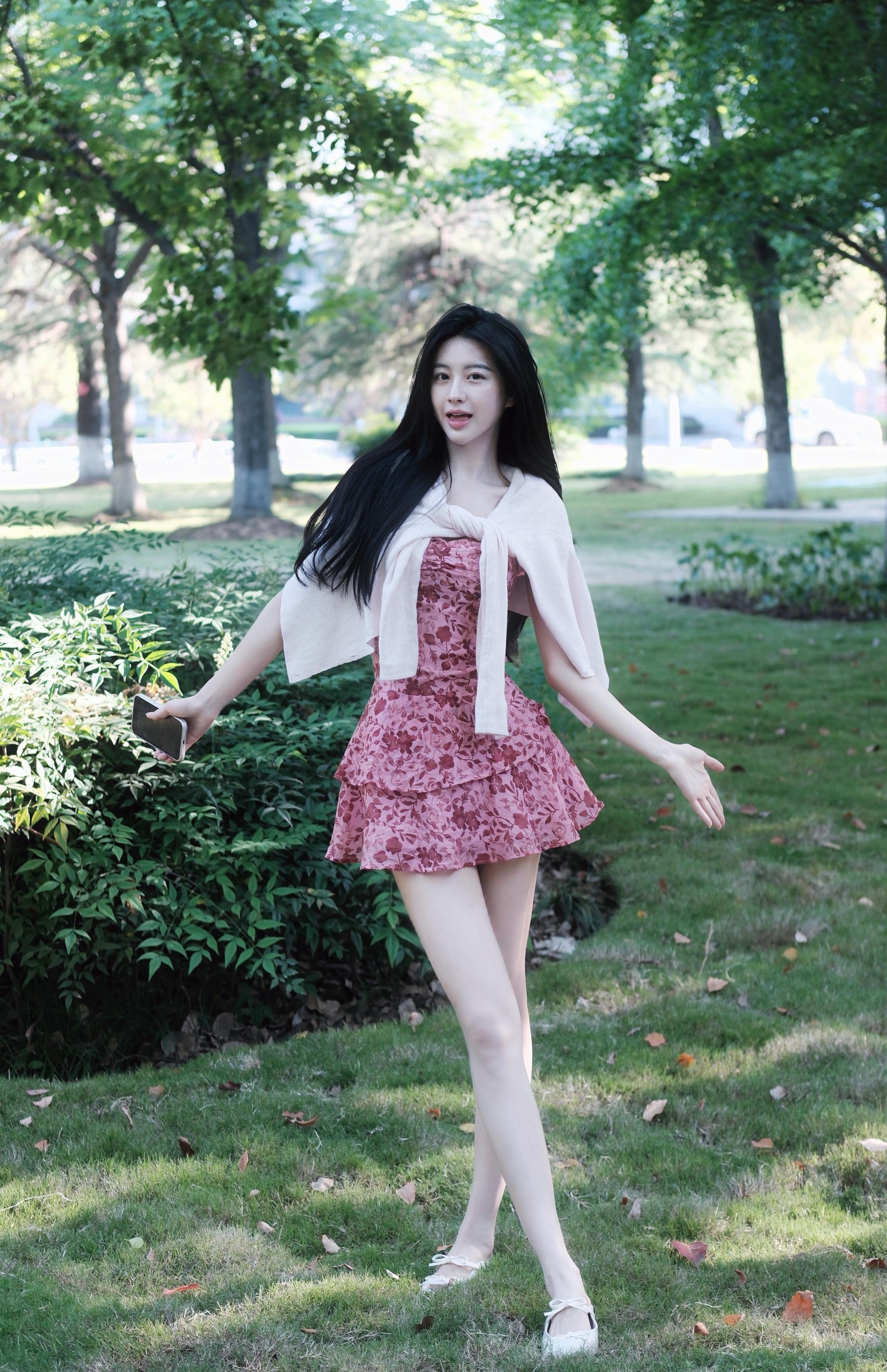 突然翻到相册前女友的照片  她好可爱  我好后悔