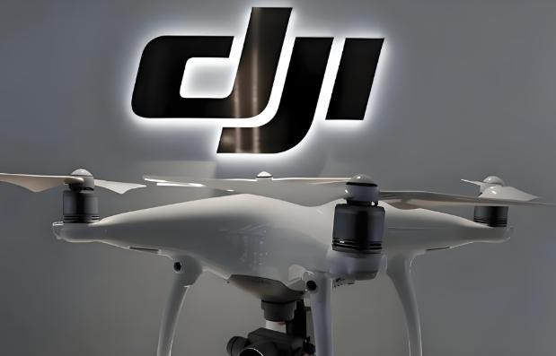 2015年，大疆收入59.8亿，净利润14.2亿。2016年，大疆收入97.8