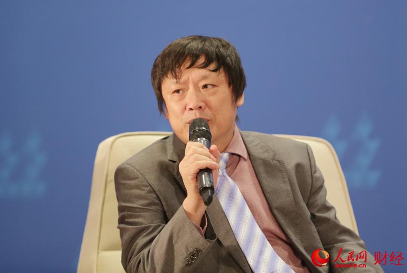 再论胡锡进“我是骑在国家利益的墙上”近日，胡锡进在接受专访时，针对外界长期贴