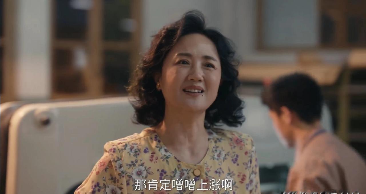 《小城大事》里人人都夸的理发师，剪出了全剧最丑的三个发型。电卷棒一滚，高雪梅的