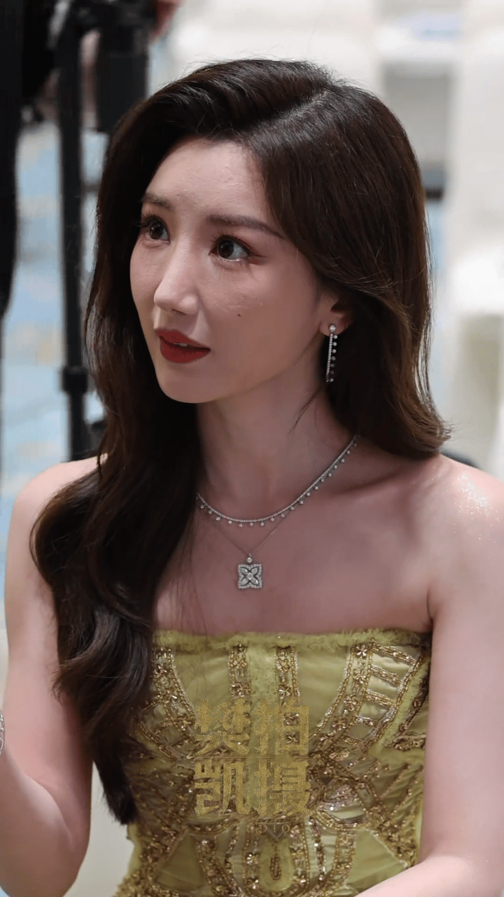 果然后天的保质期就是短毛晓彤的医美感后遗感也出来了其实去年就已经开始有画面感