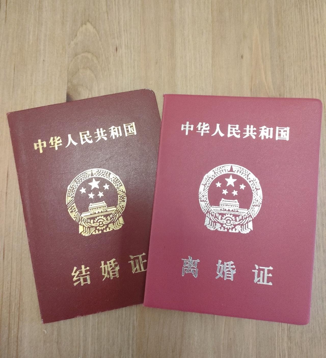 我表姐今年36岁，有两个孩子。嫌她老公太老实，去年偷偷跟一个网友好上了。后来被老