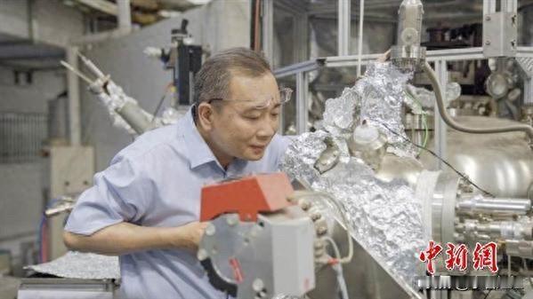不是带货的董宇辉不够牛，也不是中科院的董宇辉不懂流量，而是两个人走的根本不是
