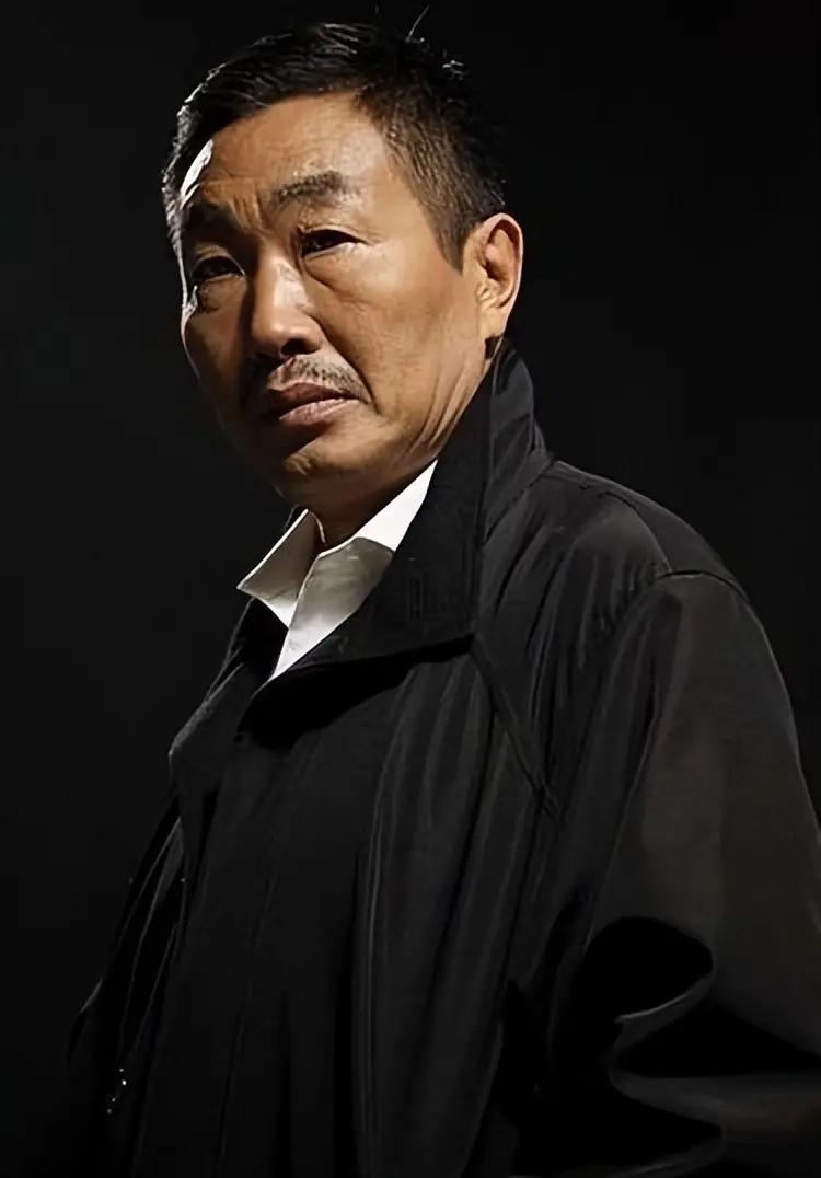 68岁一级演员杜源，去面试保安，不是因为缺钱了，也不是因为闲不住，而是因为小外孙