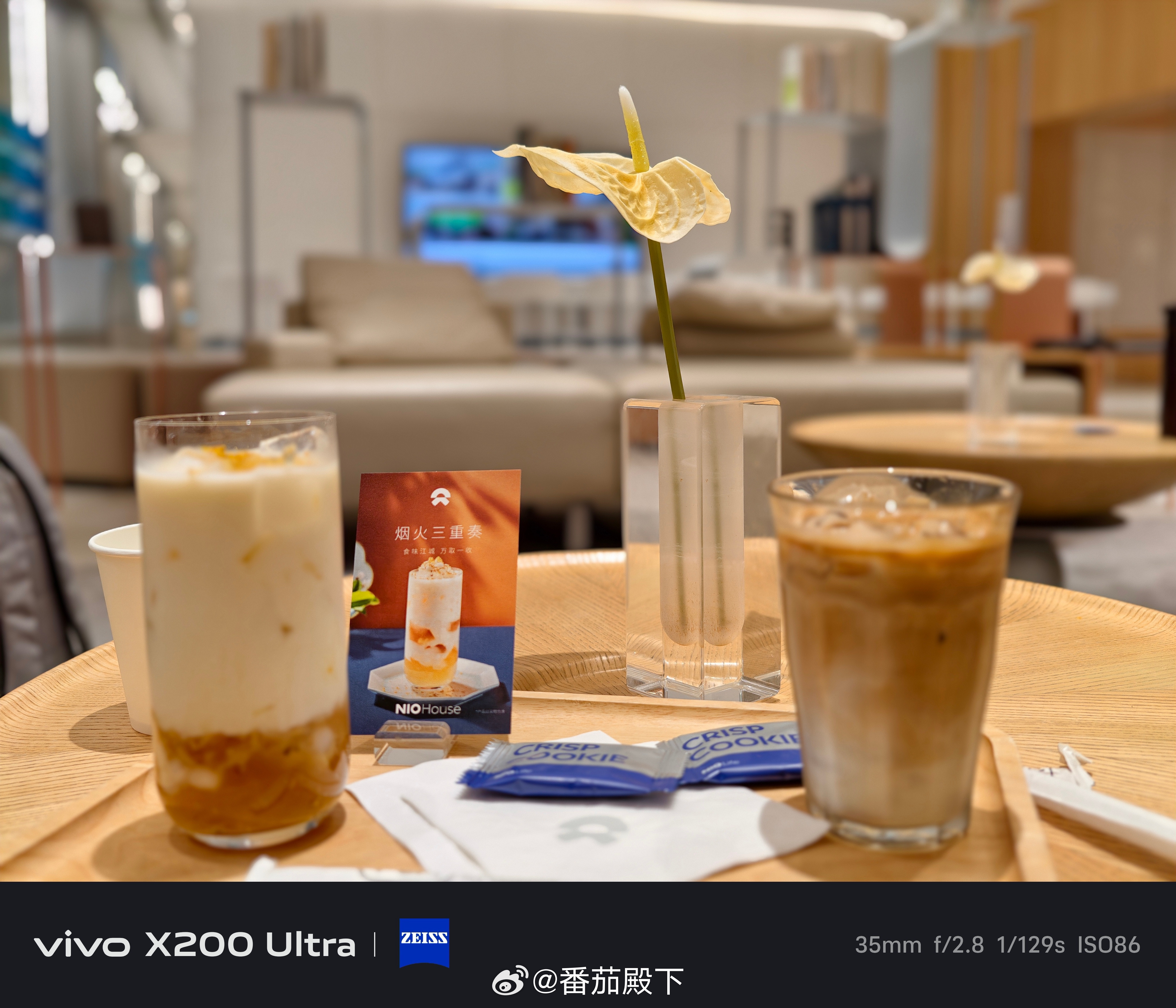 武汉的牛屋很热闹，又是妹子搞活动，又是车主一波接一波。（武汉挺多蔚来车主）我每天