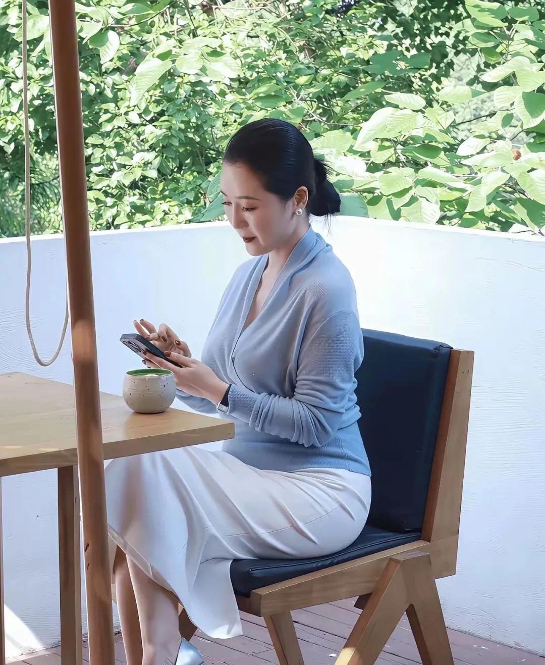 年少不知阿姨好