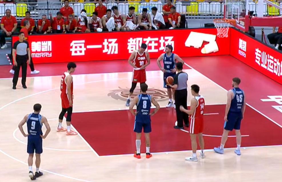 二番战中国男篮72-91不敌乌拉圭，数据不会说谎，谁该为此次失利负责首战中国男