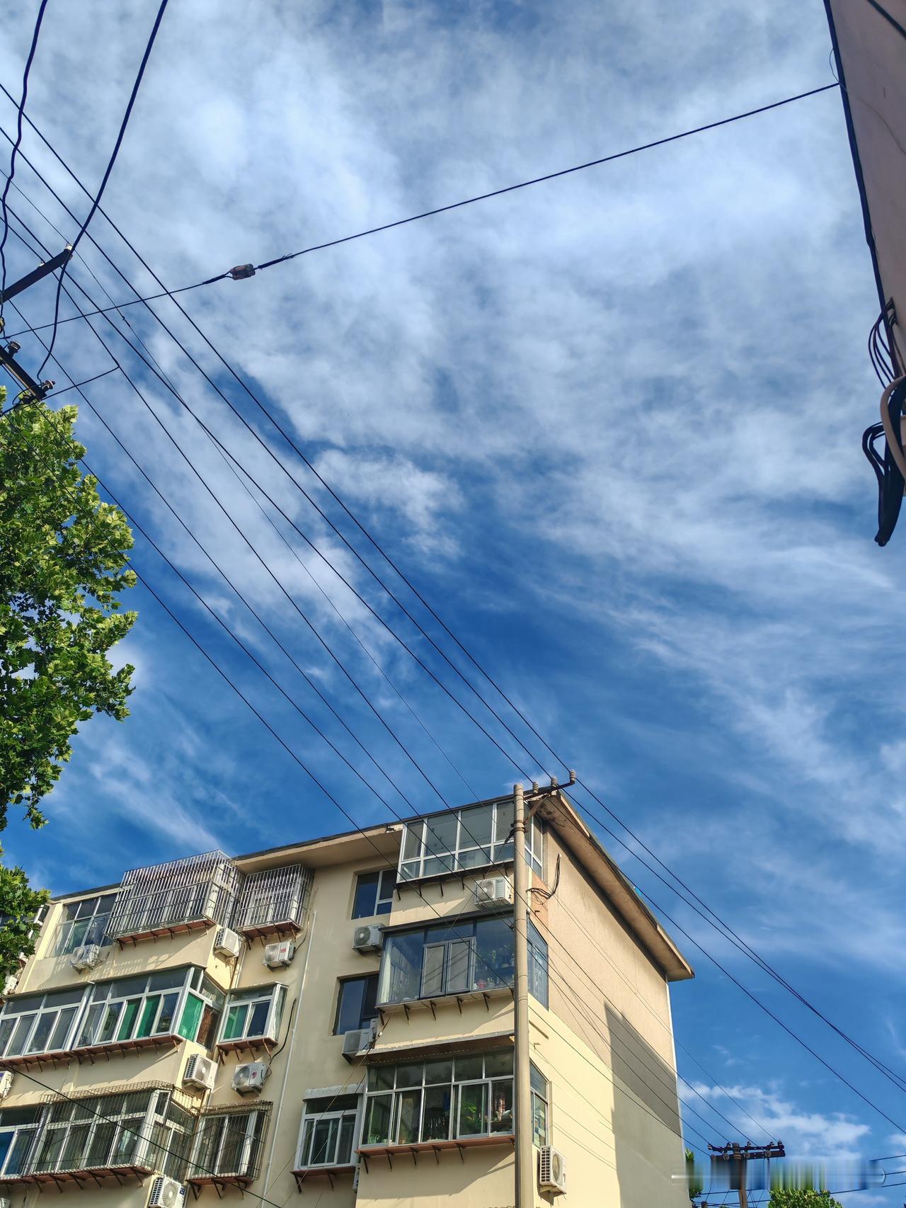 济南买房记。买一套房要看多少套房子呢？我记得当时买现在这套房子的时候，看了一个多