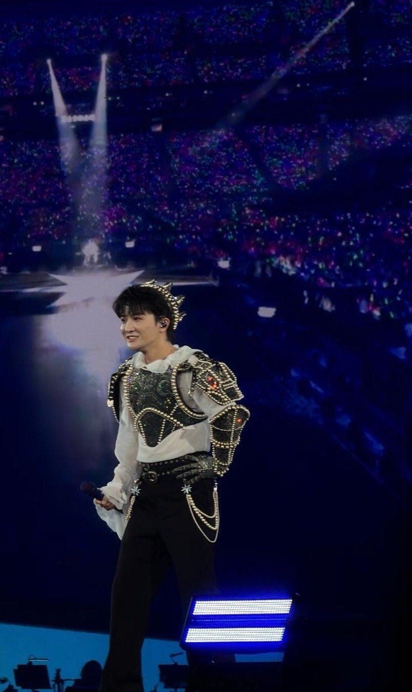 周深好争气从“被听见”到“被喜欢”，再到“被尊重”，周深走过的路，每一步都算数