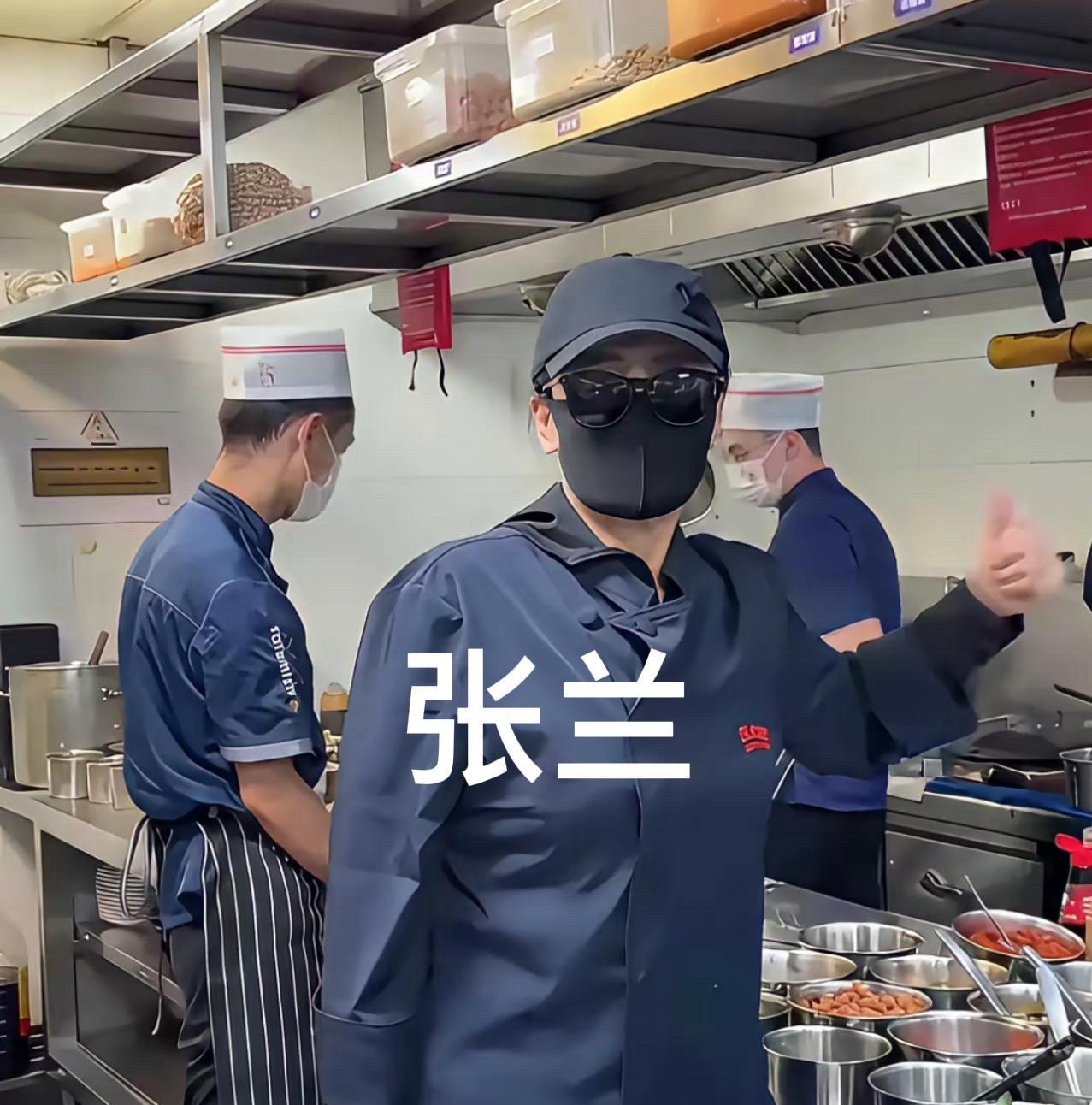 张兰遮面现身，为何如此神秘打扮？张兰去麻六记门店检查工作，她刻意用黑色口罩遮面