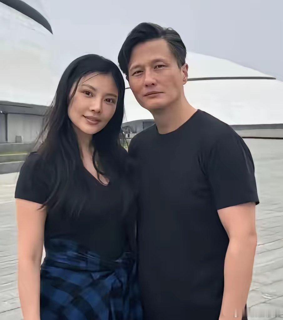 我老婆说徐冬冬这么美怎么嫁给尹子维看起来也不帅啊，我笑了笑，说原因就是一句话：好