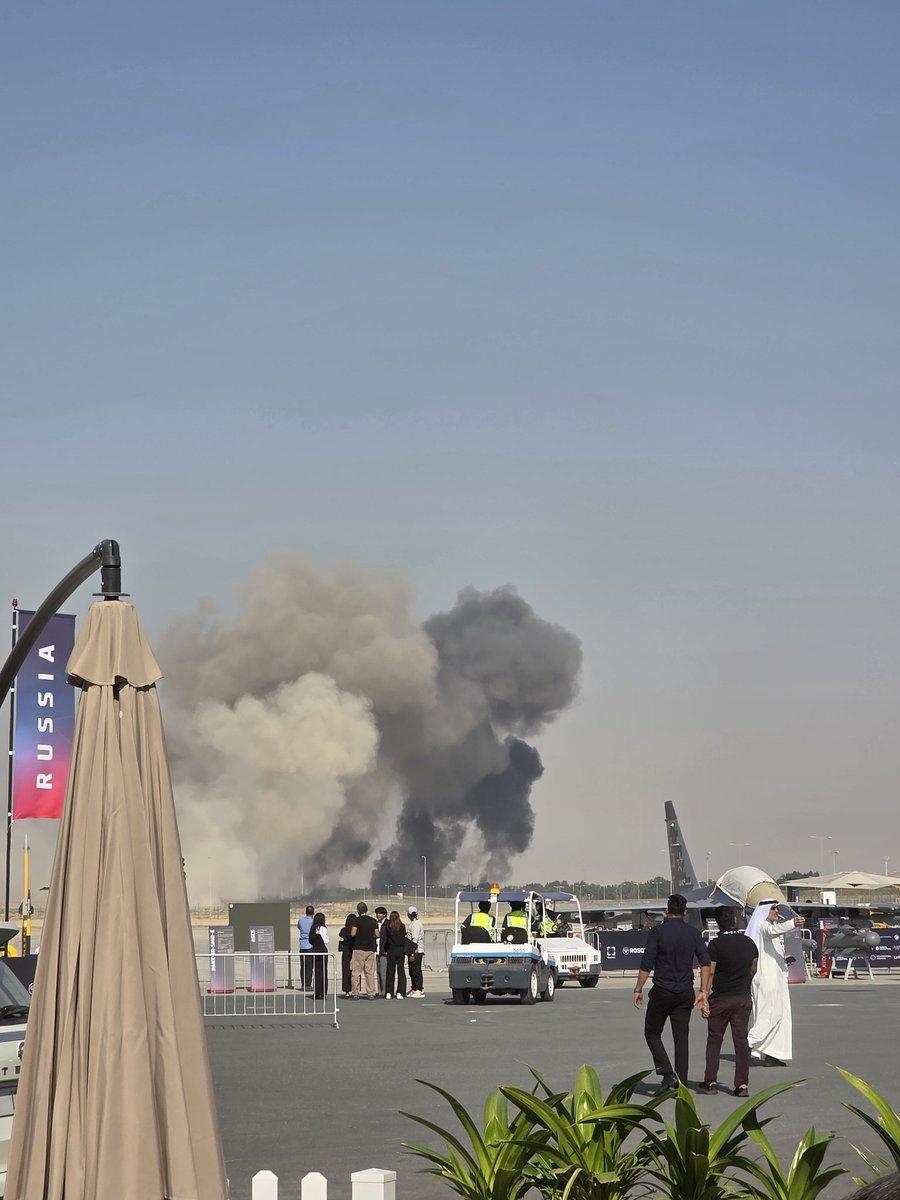 印度“光辉”战斗机迪拜航展坠毁飞行员不幸遇难阿联酋迪拜，2025年11月21