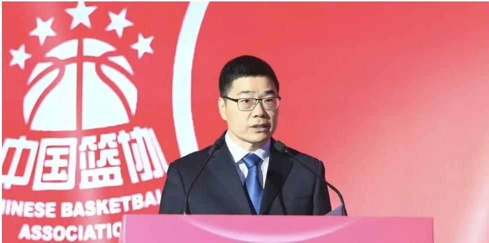 据说中国篮协提议，集训的时间要从四个月变成6个月，这个消息也不知道真假，要是真消