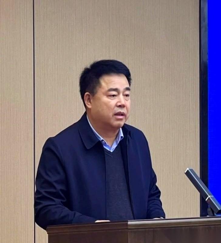 招1个人，成绩单上就精准长出1个80分。招2个人，就刚刚好蹦出2个80分。至