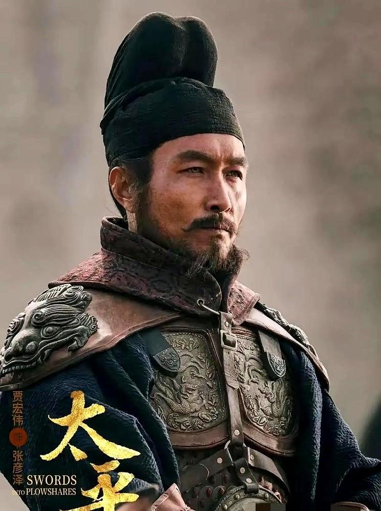 内娱古装男演员，终于有“狠人”了！央视开年大剧《太平年》里，47岁的贾宏伟演