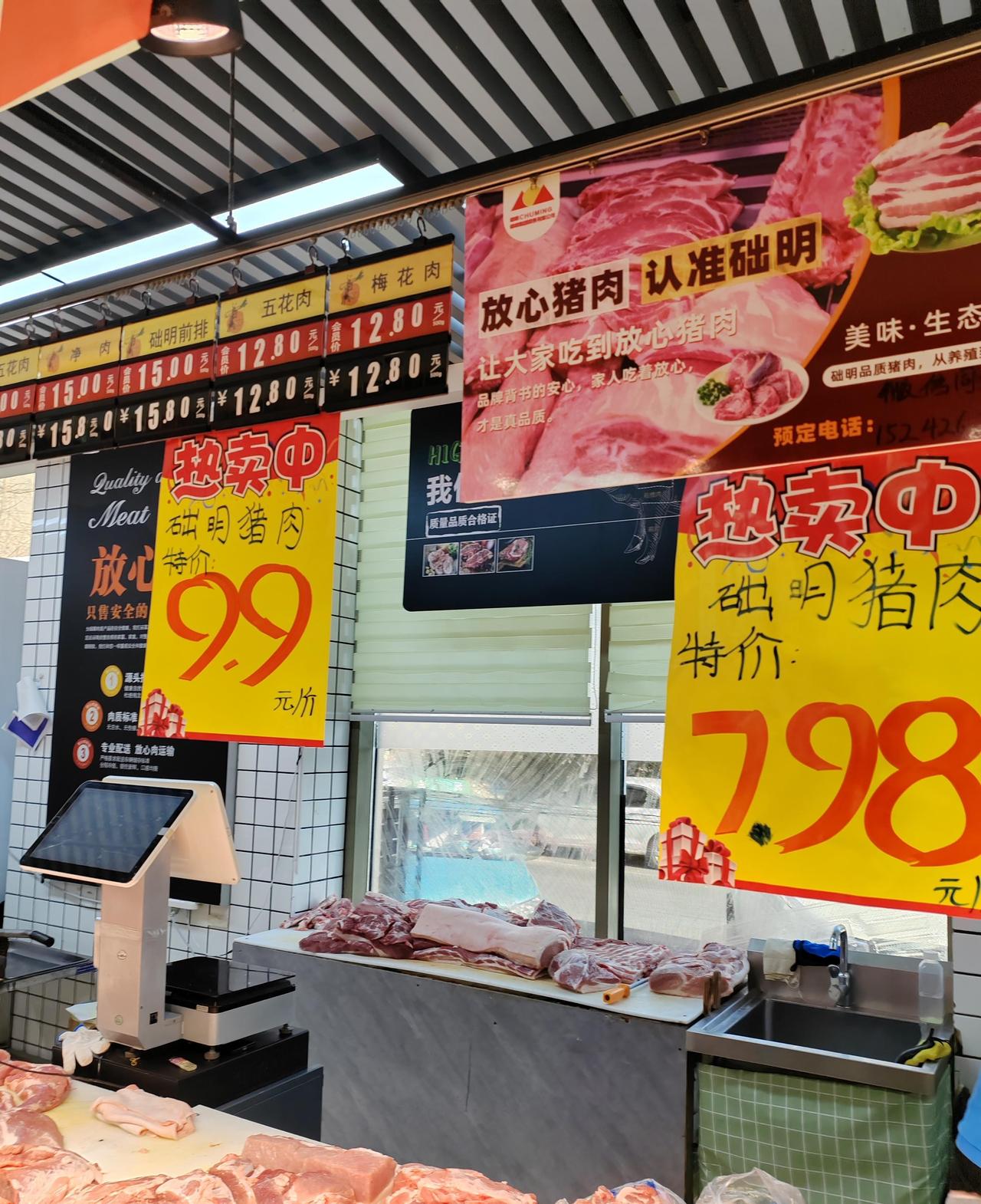 先不说别的蔬菜价格如何？就说菠菜吧，这几天，不知是谁把它价格提高了这么多？即使被