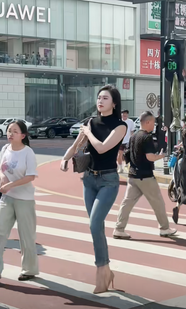 这么热的天，穿牛仔裤真的不焖热吗？