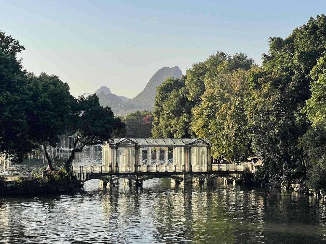 桂林小记（3）：上午9点多出酒店，从榕湖开始，沿漓江顺时针把桂林城走了大半圈！榕