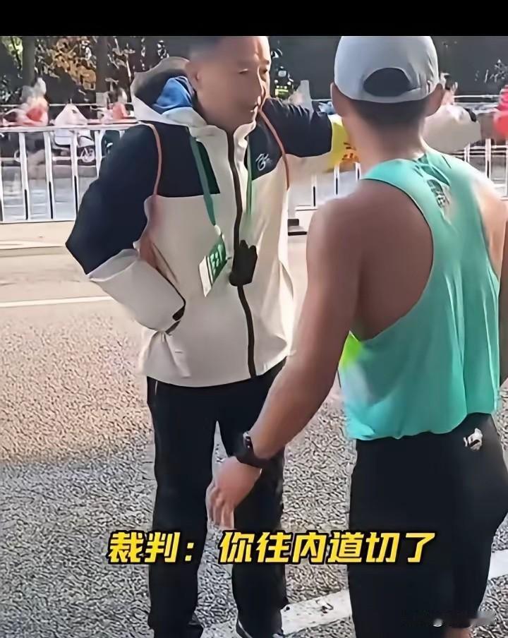 高圣杰现在估计肠子都悔青了！他后悔的不是错失亚军，也不是被红牌罚下，而是折返