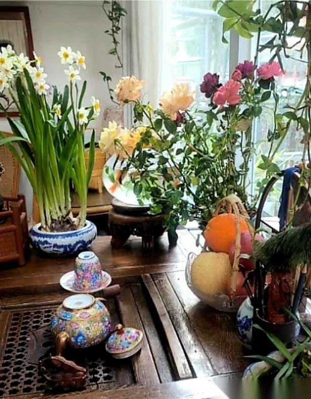 柴桑大姐对着镜头，话锋突然一转。她说，让家人们都把心放肚子里，别怕他们来洛阳找