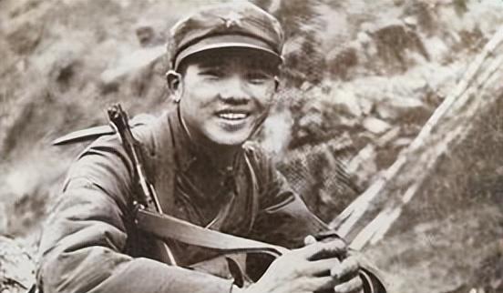 1979年，对越反击战中，一个战士奉命去前线送信，谁知他刚一赶到，就发现阵地已经