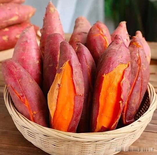 红薯都有什么功效与作用?红薯不仅是粗粮，更是营养“全能型选手”。它其实非常适合