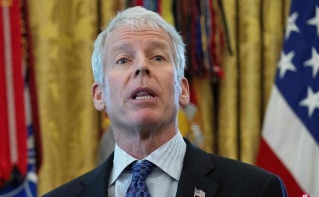 特朗普要跟普京抢中国的能源生意了！10月30日，美国能源部长赖特说，如果中国减少