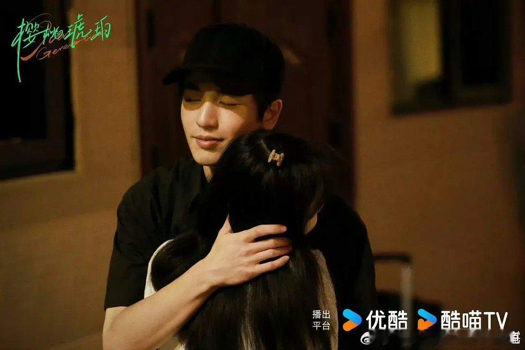 张凌赫结婚之前怎么能亲嘴呢😂李涛，樱桃琥珀对张凌赫有加成吗？粉丝可能觉得不