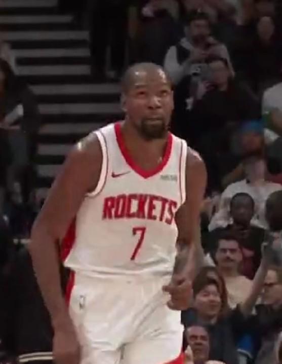 又是一场虐菜的比赛呀！！！火箭轻轻松松26分大胜国王，三巨头得分都上20+！！