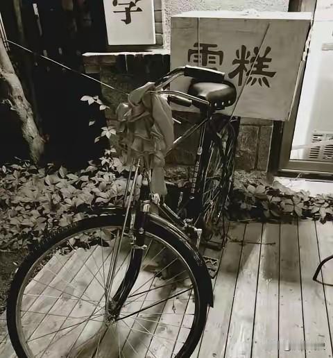 不知道大家有没有发现：“现在的70后，好像都有一种“时间错位的感觉”！明明已经五