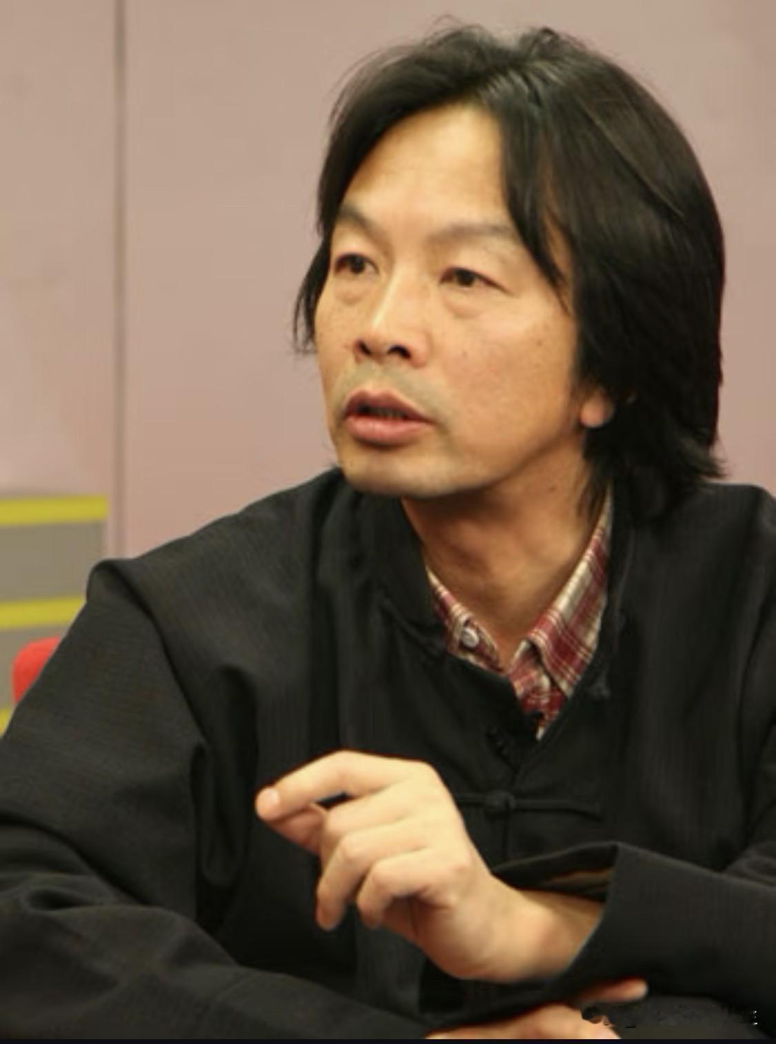 刘震云对人性有一句特别清醒的判断：“欺负人的人一定是弱者，因为，他要靠欺负别人
