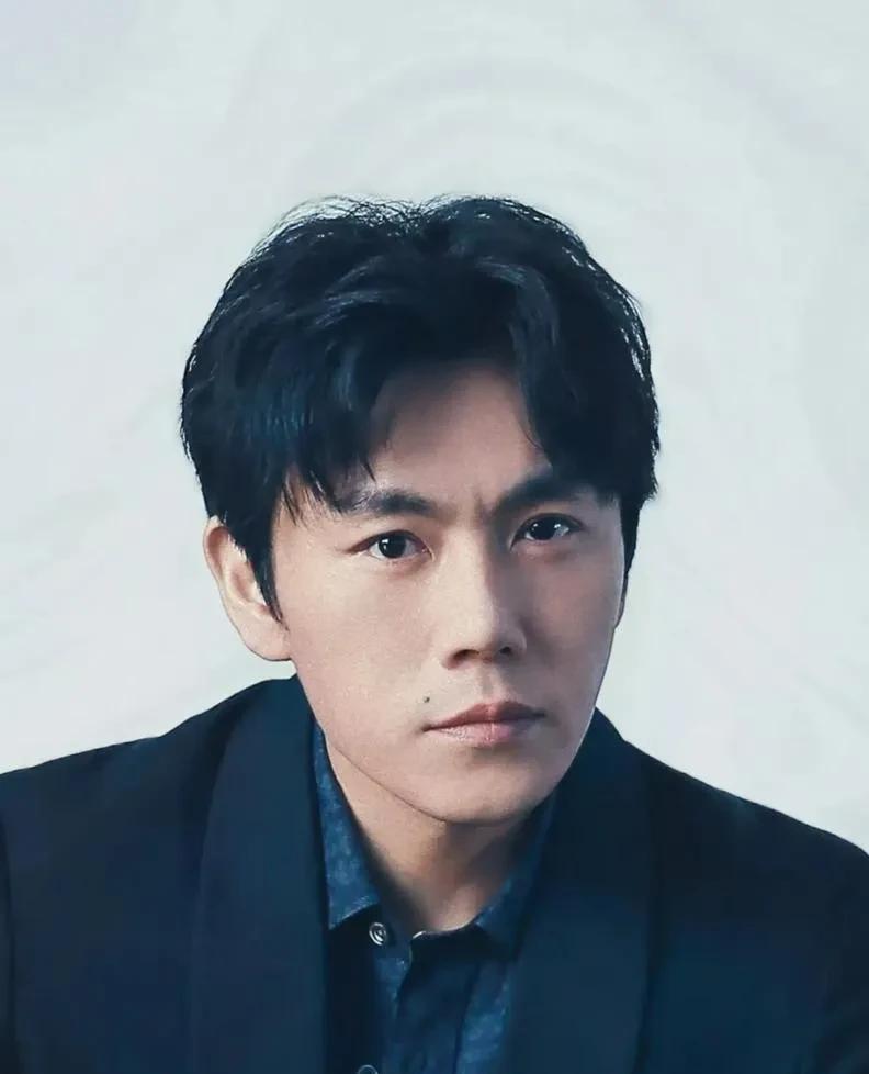 秦昊说，520，我给伊能静转了8888块，本来我想，老婆可能会觉得我转钱太敷衍了
