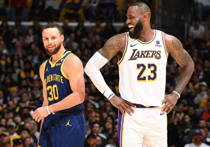 NBA被严重低估的三位超级巨星。第三位：斯蒂芬-库里作为划时代巨星，库里