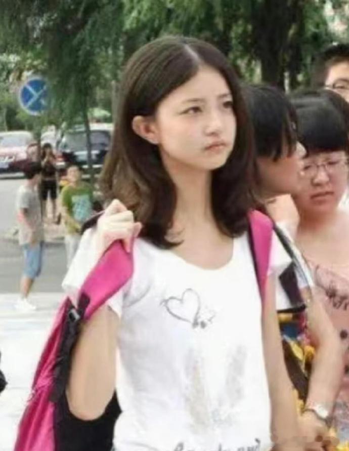 吉大本科校花，似石原里美走红，化学满分进中科院硕博连读，后入清华化學系深造，学霸