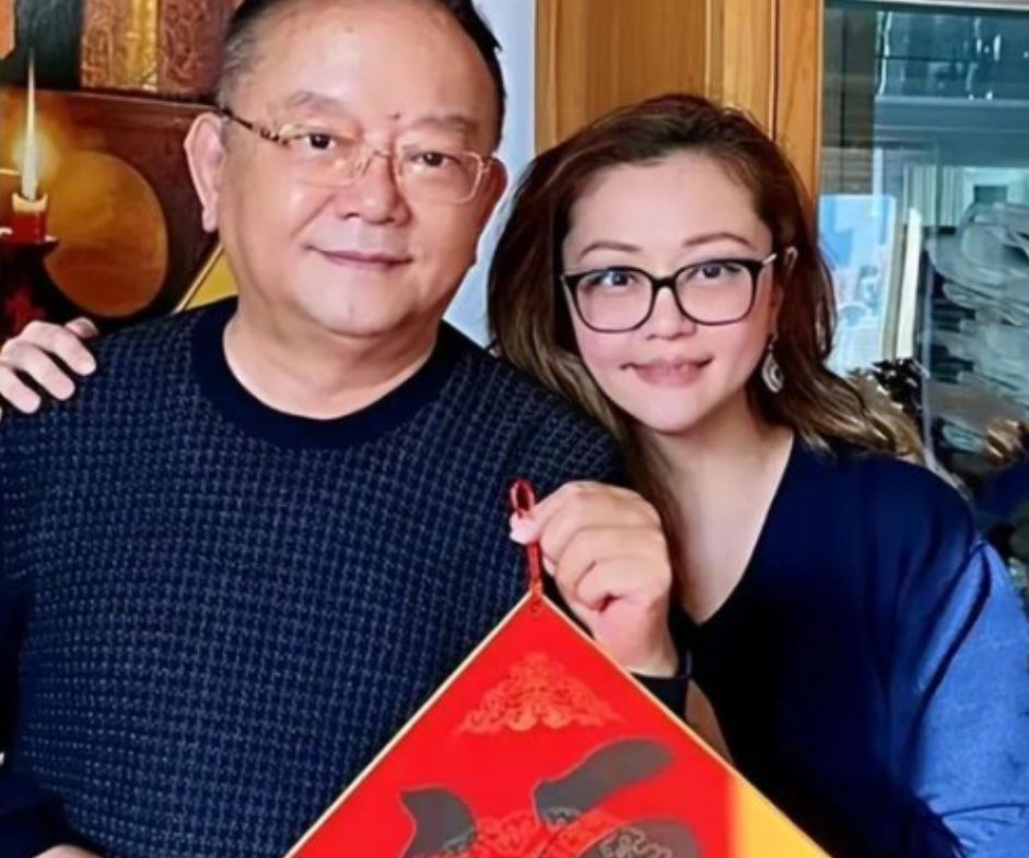 1996年，王刚花200万送女儿出国留学，没想到她却要嫁给老外，王刚极力反对，不