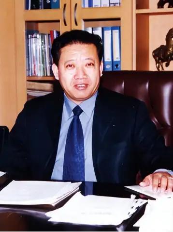 2017年，葵花药业董事长关彦斌与女秘书生下孩子，原配张晓兰得知后，放弃16亿财