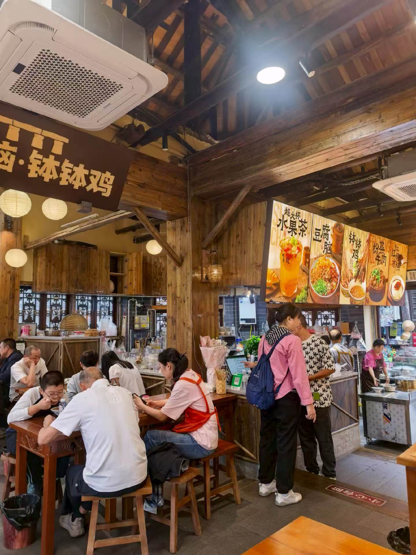 早餐是不是吃的有点多了[捂脸哭][捂脸哭][捂脸哭]​​​