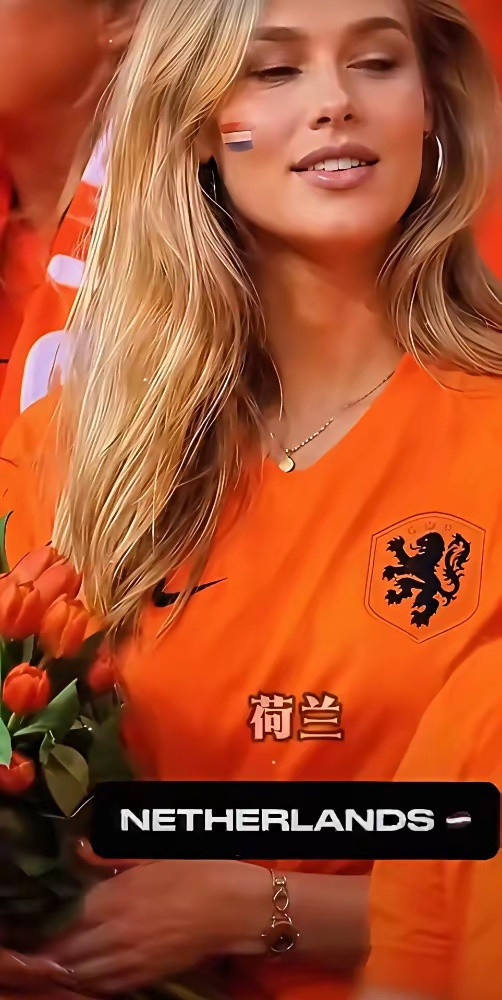 都别装了，世界杯镜头一扫到美女观众，哪个男的不多看两眼？ 以前总觉得...
