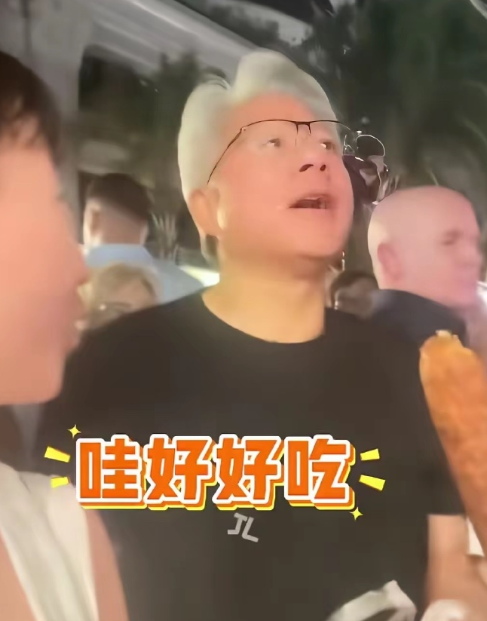 黄仁勋为插队买烤玉米给全场买单都以为富豪买烤玉米也得排队，没想到身家万亿的黄