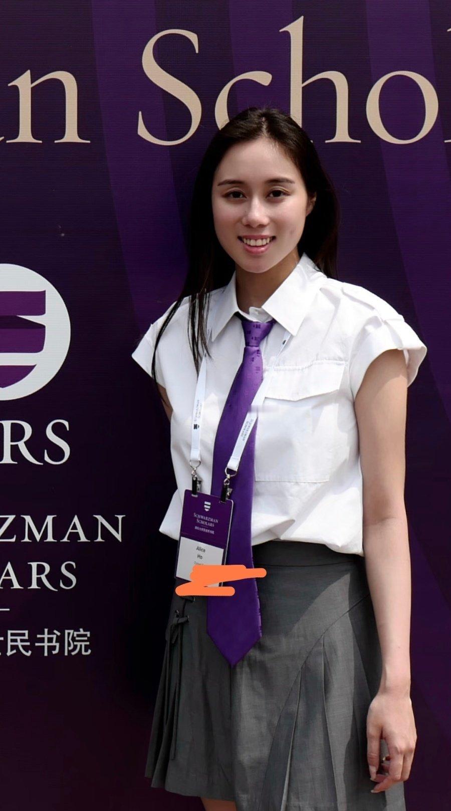 “赌王”小女儿何超欣清华毕业，高调宣布留校工作，没踏足娱乐圈